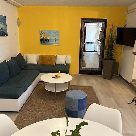 רוביני Peaceful Apartment With Patio מראה חיצוני תמונה