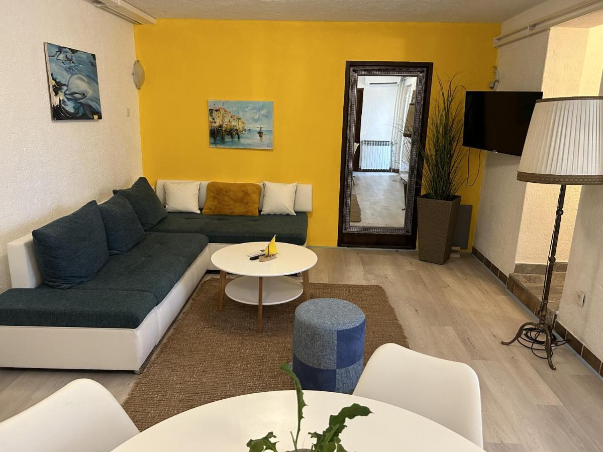 רוביני Peaceful Apartment With Patio מראה חיצוני תמונה