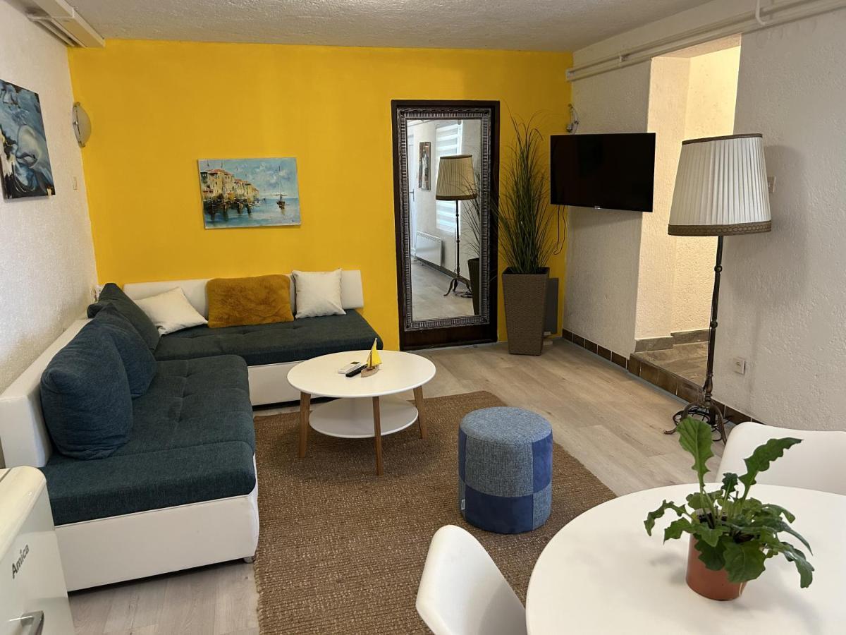 רוביני Peaceful Apartment With Patio מראה חיצוני תמונה